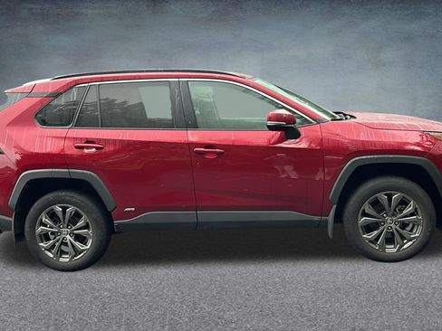 Used 2022 Toyota RAV4 XLE Premium AWD/4WD image 28