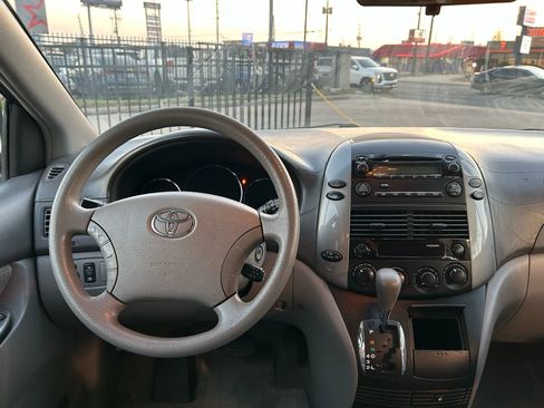 Used 2006 Toyota Sienna LE image 18