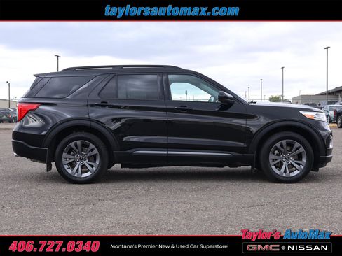 Used 2022 Ford Explorer XLT w/ XLT Sport Appearance Package image 3