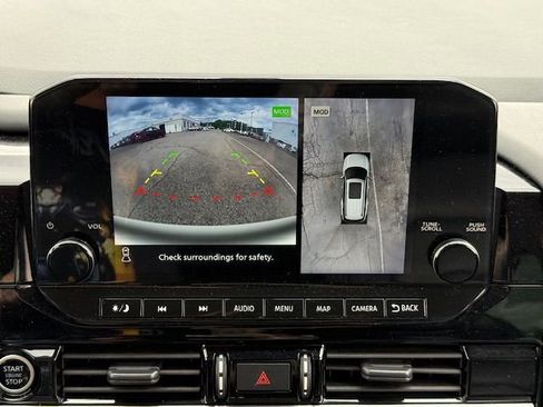 Used 2023 Nissan Pathfinder SL w/ Black Appearance Package image 32