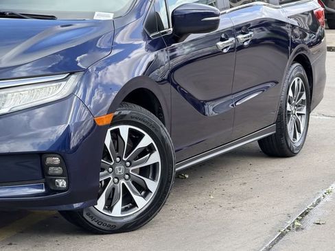 Used 2024 Honda Odyssey EX-L image 3