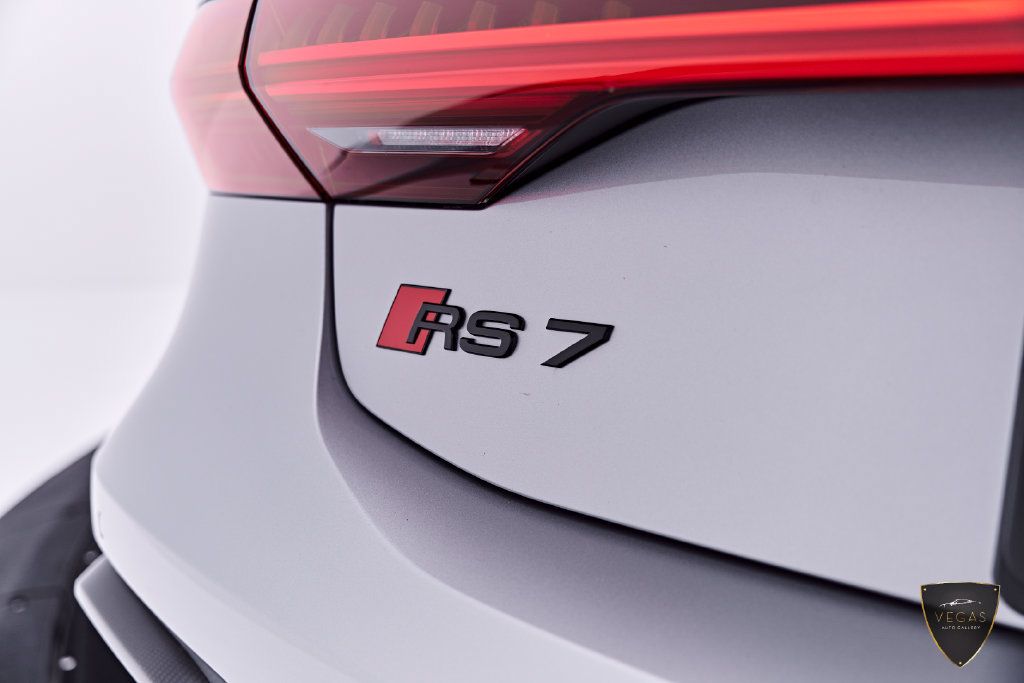Used 2025 Audi RS 7 Performance AWD/4WD image 27