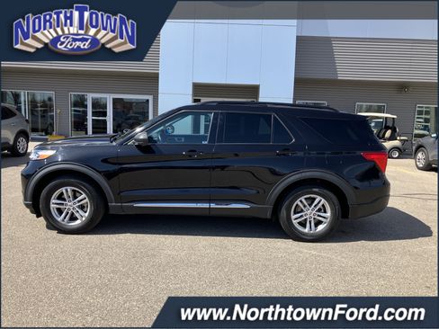 Used 2022 Ford Explorer XLT RWD image 1