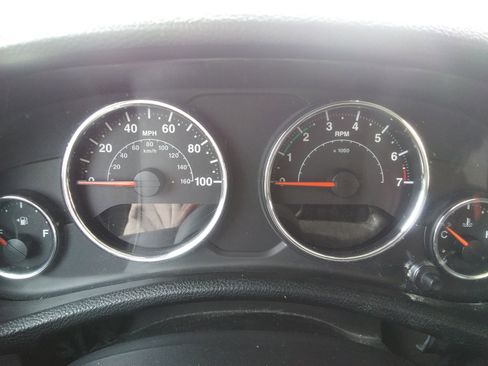 Used 2013 Jeep Wrangler Unlimited Sahara image 14