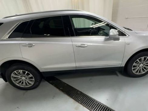 Used 2018 Cadillac XT5 Luxury w/ Driver Awareness Package AWD/4WD image 9