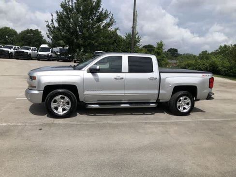 Used 2017 Chevrolet Silverado 1500 LT AWD/4WD image 3