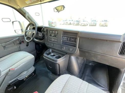Used 2016 Chevrolet Express 3500 RWD image 15