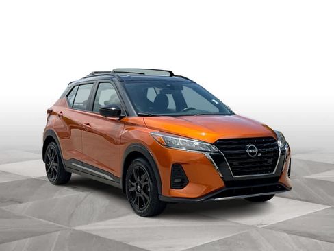 Used 2024 Nissan Kicks SR w/ Interior Electronics Package FWD image 2