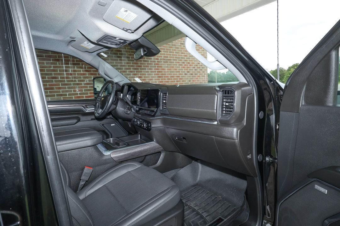 Used 2024 Chevrolet Silverado 2500 LTZ w/ LTZ Convenience Package AWD/4WD image 26
