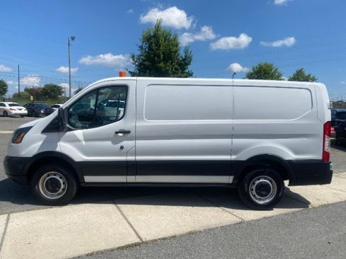Used 2019 Ford Transit 250 130 Low Roof RWD image 6