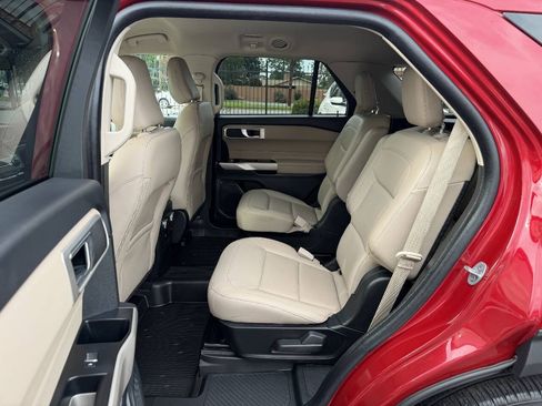 Used 2023 Ford Explorer XLT w/ Equipment Group 202A RWD image 14