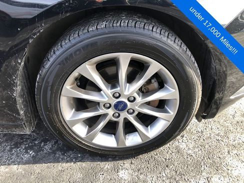 Used 2017 Ford Fusion SE image 25