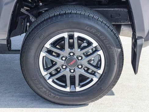 Used 2025 Toyota Tacoma TRD Sport AWD/4WD image 11