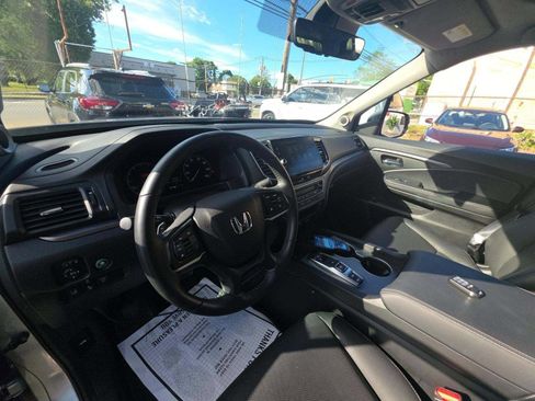 Certified 2025 Honda Ridgeline RTL image 8