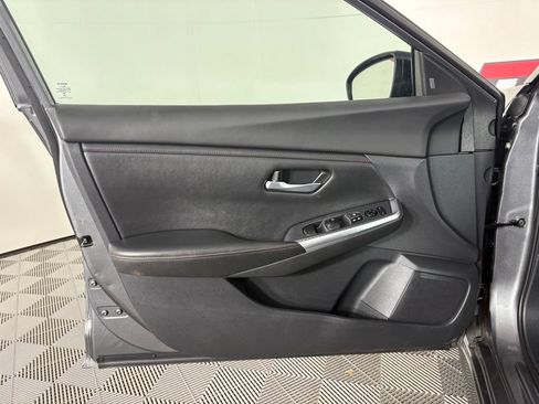 Used 2023 Nissan Sentra SR w/ Midnight Edition Package FWD image 16