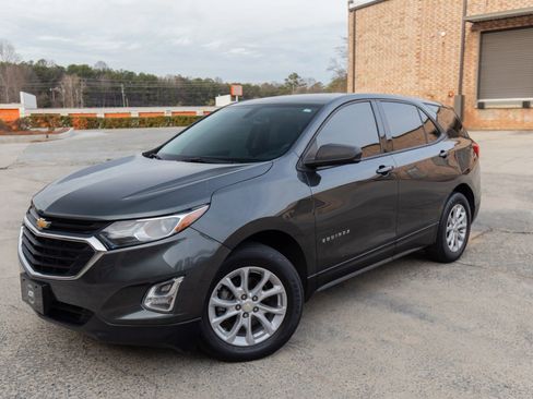 Used 2019 Chevrolet Equinox LS w/ LS Convenience Package image 2