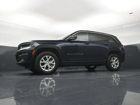 Used 2023 Jeep Grand Cherokee Limited w/ Luxury Tech Group II AWD/4WD image 19