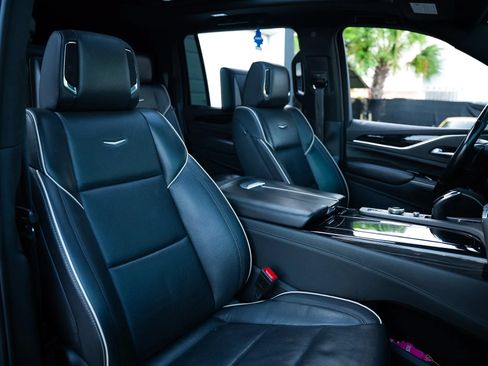 Used 2021 Cadillac Escalade ESV Sport AWD/4WD image 30