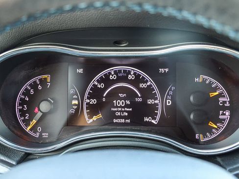 Used 2018 Jeep Grand Cherokee Laredo image 23