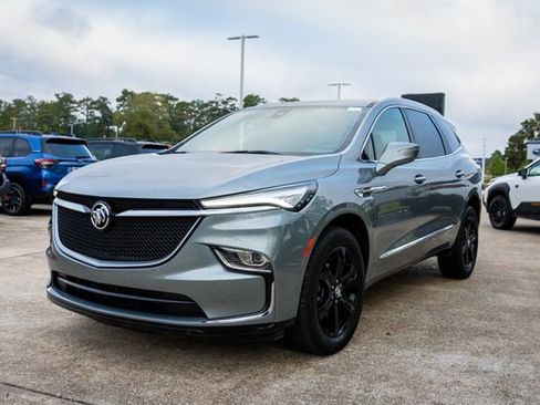 Used 2024 Buick Enclave Essence w/ Sport Touring Edition image 11