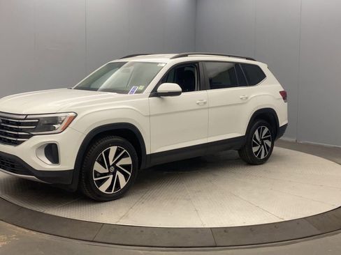 Used 2024 Volkswagen Atlas SE AWD/4WD image 9