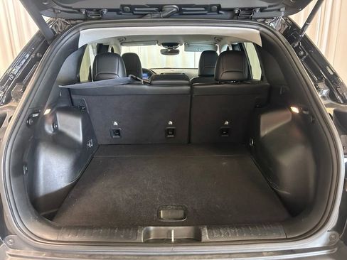 Used 2022 Jeep Cherokee Trailhawk w/ Premium Leather Package AWD/4WD image 28
