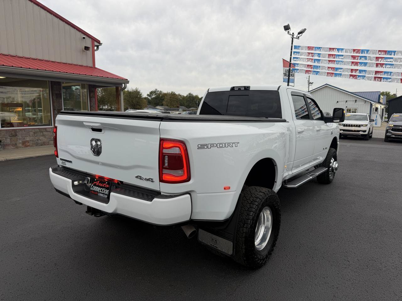 Used 2024 RAM 3500 Big Horn w/ Level 2 Equipment Group AWD/4WD image 4