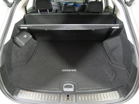 Certified 2026 Genesis GV70 2.5T AWD/4WD image 18