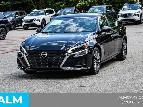 Used 2025 Nissan Altima 2.5 SV FWD image 4