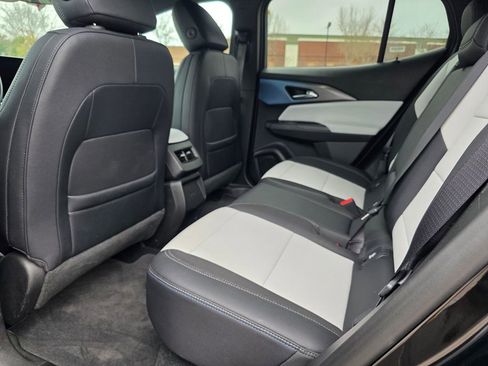 Used 2025 Chevrolet Equinox EV LT image 27