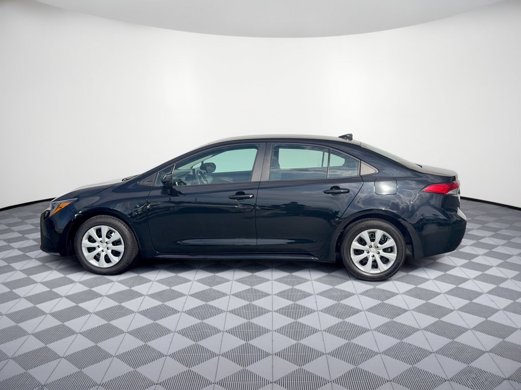 Used 2025 Toyota Corolla LE FWD image 2