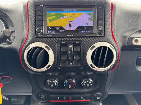 Used 2018 Jeep Wrangler Unlimited Sahara AWD/4WD image 22