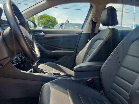 Used 2024 Volkswagen Jetta SE FWD image 16