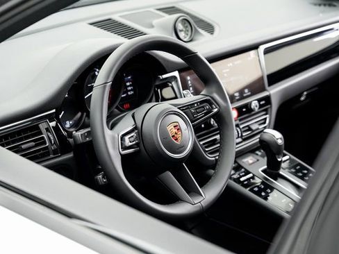 New 2026 Porsche Macan image 9