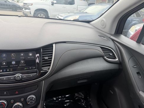Used 2018 Chevrolet Trax LT w/ Sun & Sound Package AWD/4WD image 23