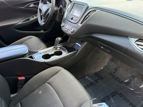 Used 2018 Chevrolet Malibu LT FWD image 16