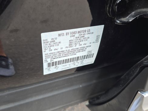 Used 2022 Ford Explorer XLT w/ Equipment Group 202A AWD/4WD image 34