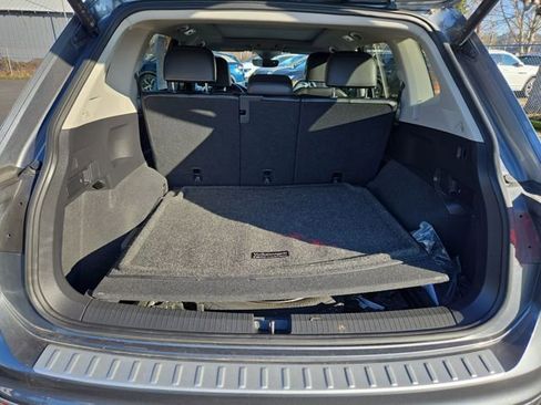 Certified 2022 Volkswagen Tiguan SE w/ Panoramic Sunroof Package image 12