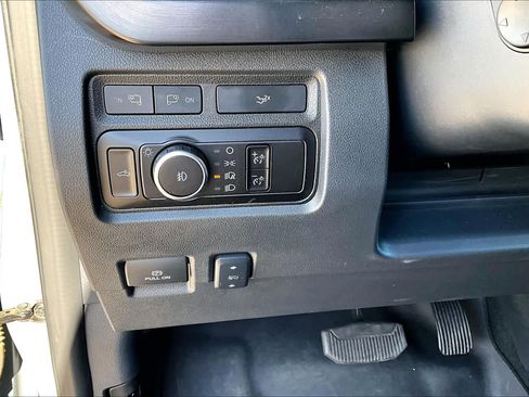 Used 2023 Ford F250 Lariat w/ Lariat Ultimate Package AWD/4WD image 33
