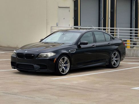 Used 2014 BMW M5 RWD image 3