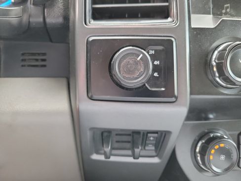 Used 2019 Ford F250 XLT w/ Snow Plow Prep Package AWD/4WD image 17