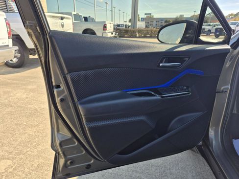 Used 2021 Toyota C-HR XLE image 14