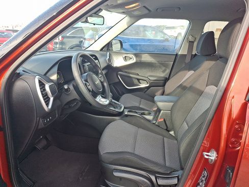 Used 2023 Kia Soul LX w/ LX Technology Package image 13