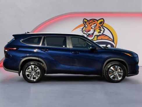 Used 2025 Toyota Highlander XLE image 4