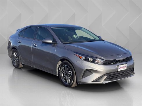 Used 2023 Kia Forte LXS image 3