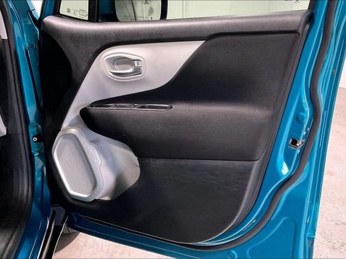 Used 2021 Jeep Renegade Latitude w/ Convenience Group FWD image 22