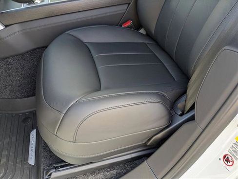 New 2025 Land Rover Range Rover SE image 4