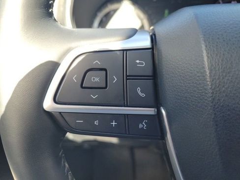 Certified 2022 Toyota Highlander Platinum image 18