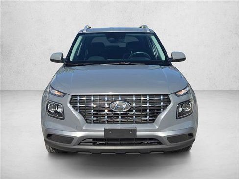Used 2023 Hyundai Venue SEL FWD image 2