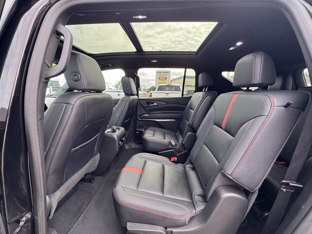 Used 2025 Chevrolet Traverse RS AWD/4WD image 33